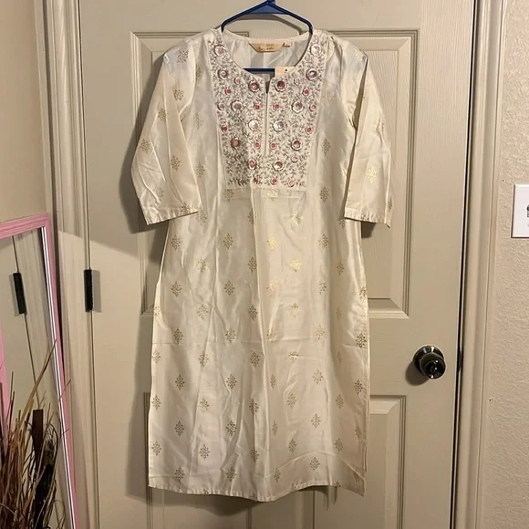 Fusion fancy floral embroidered kurta. NWT - Picture 2 of 8